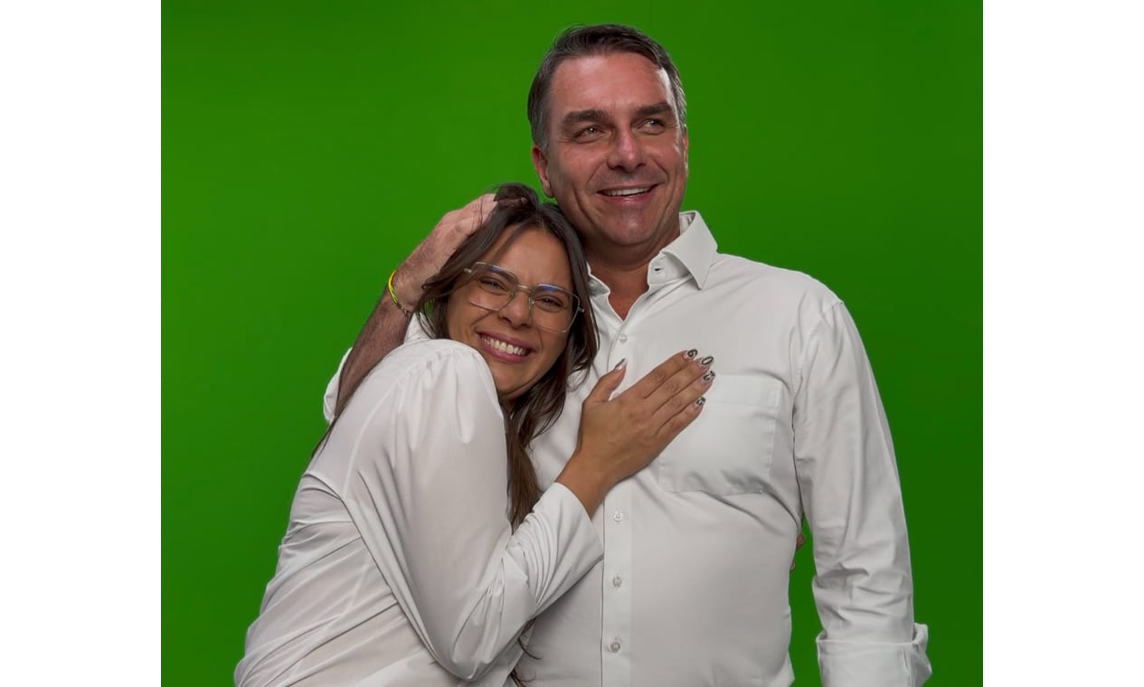 Nina Braga critica apreensão de passaportes de Flávio Bolsonaro e declara apoio ao senador após saída do Brasil