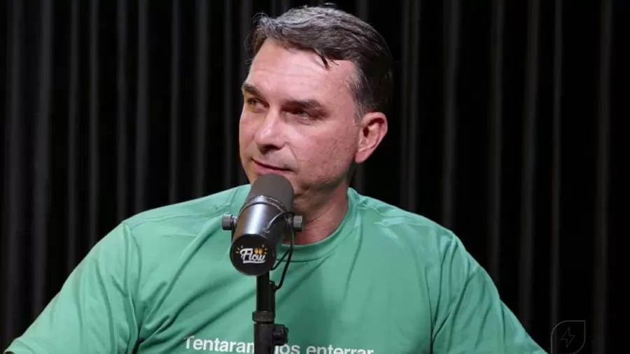 Advogado vinculado a Trump confirma chegada de Flávio Bolsonaro aos Estados Unidos em segurança