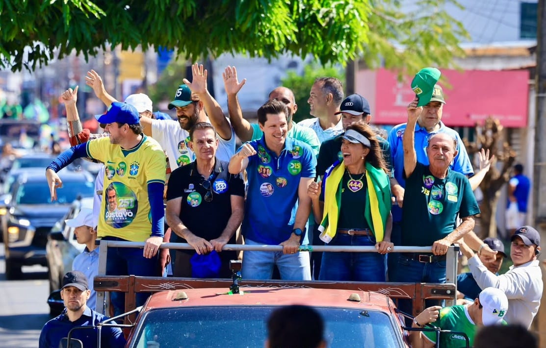 Daniel Vilela faz carreata com cerca de 400 veículos em Goiânia