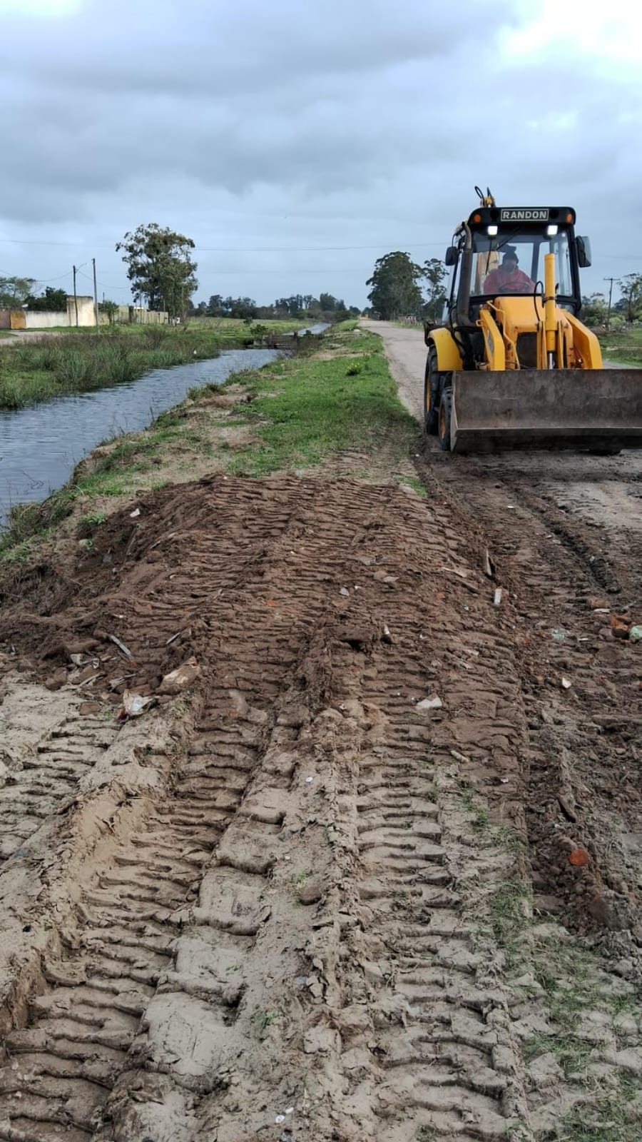 Prefeitura faz terraplanagem na Rua Roberto Socoowski e no Castelo Branco