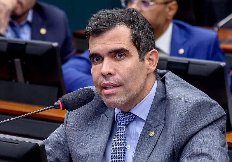 Ricardo Ayres cita 'novo cangaço', compra de votos e 'candidato de internet'