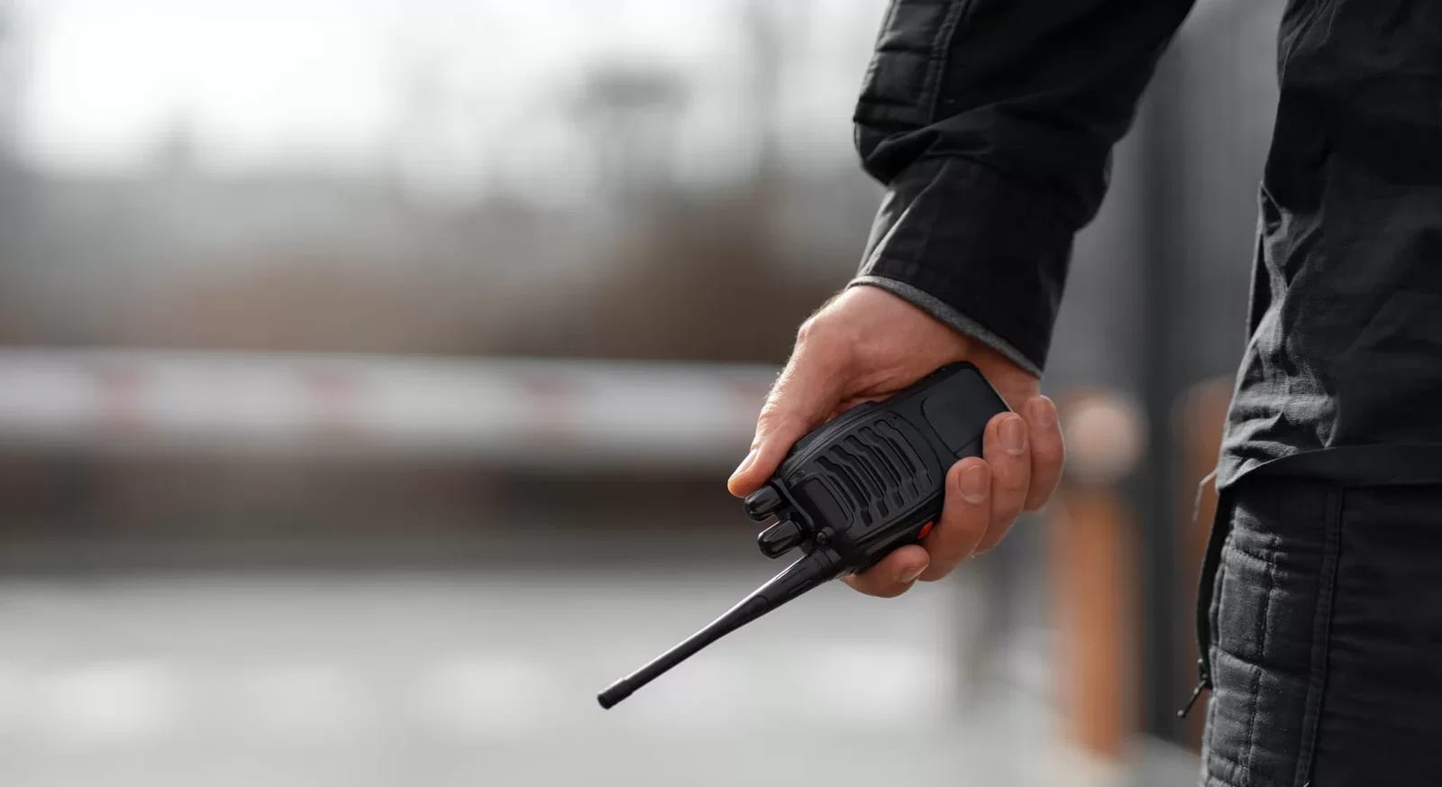 Governo cria programa para bloquear celular e rádio em presídios
