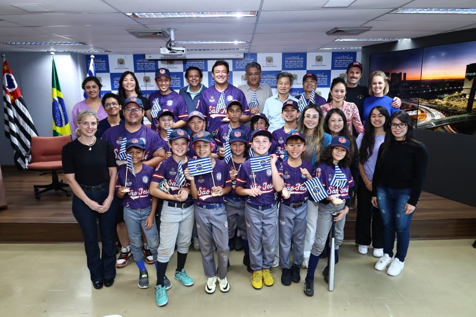 Equipes de taekwondo e beisebol visitam o Paço Municipal