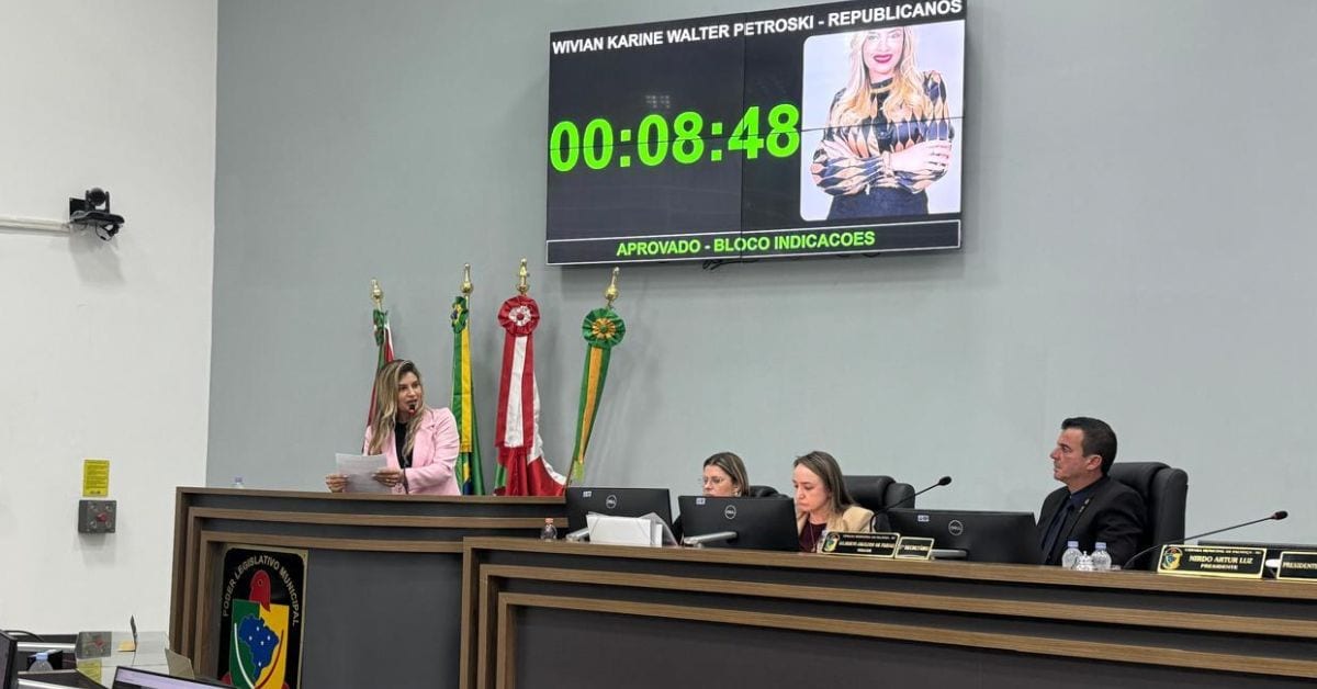 Wivian Petroski, assume como Vereadora de Palhoça e faz discurso sobre mulheres
