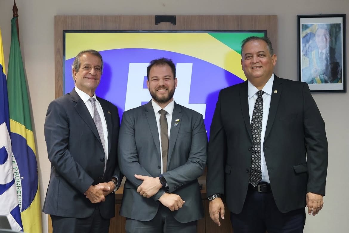 Eduardo Gomes se reúne com Valdemar Costa Neto e Dr. Henrique Martins
