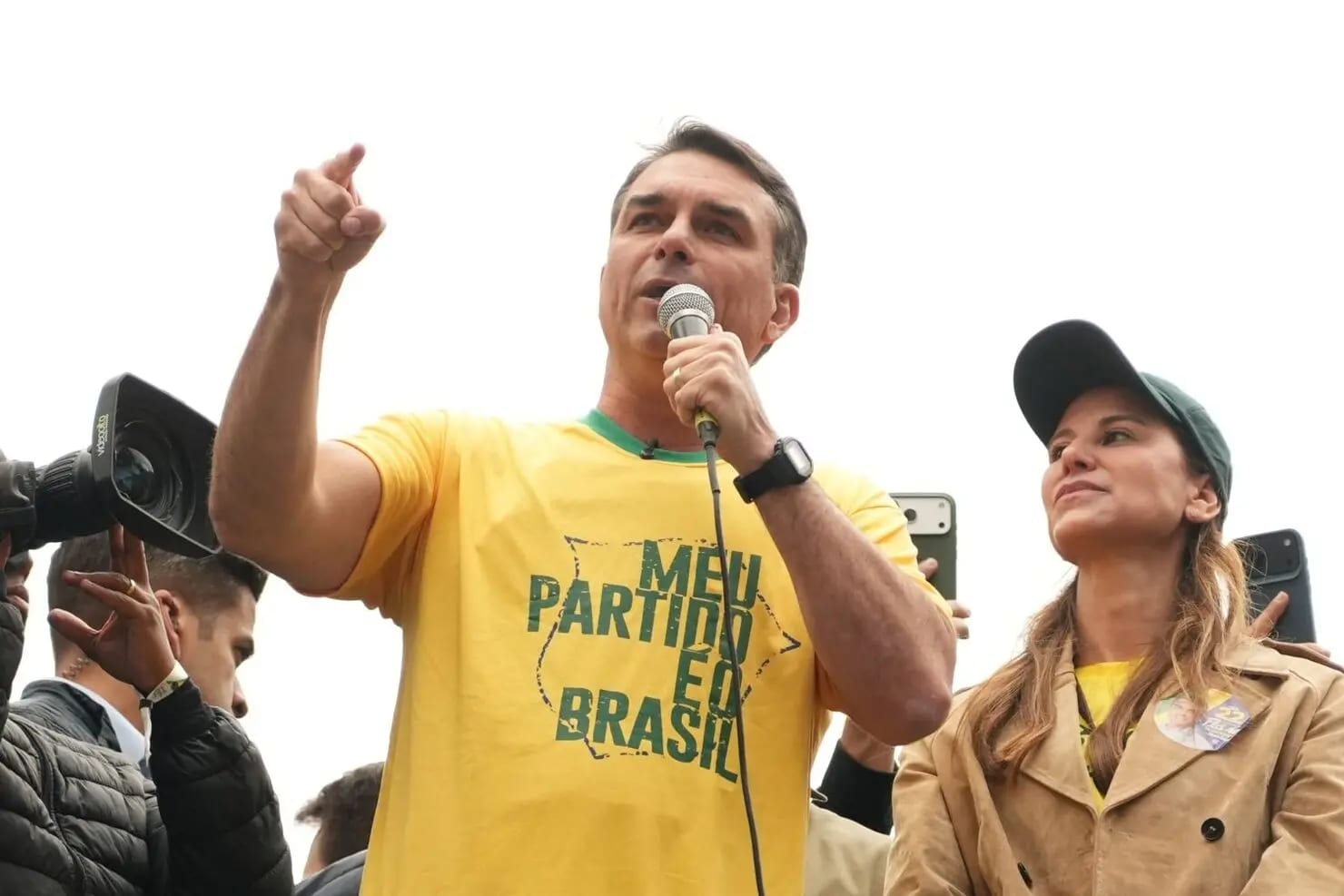 Flávio Bolsonaro fará carreata em Goiânia neste domingo (27)