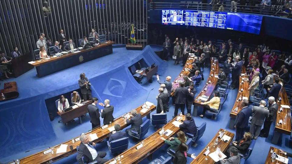 Senadores se posicionam sobre PEC que encerra a escala 6×1 na CCJ