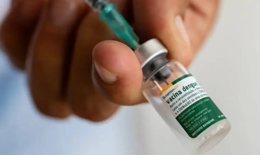 Projeto de lei criminaliza recusa e desinformação sobre vacinas obrigatórias