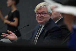 Congresso precisa rever lei que pune ex-dono de veículo, diz ministro do STJ