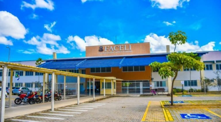 PL 1416/26 cria programa federal de bolsas para escolas municipais de ensino superior