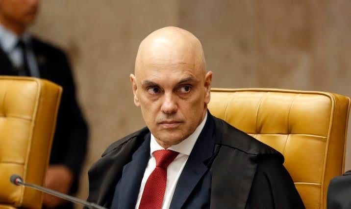 Em editorial, Folha de SP pede renúncia de Moraes ou abertura de impeachment