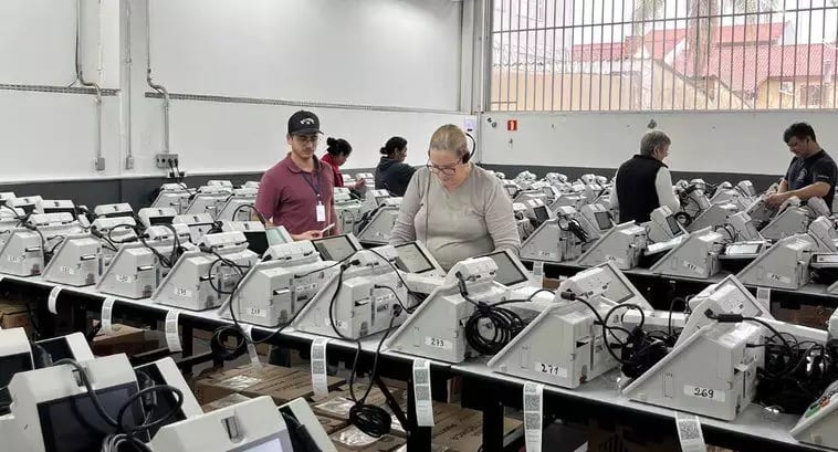 Justiça Eleitoral RS inicia hoje carga das urnas para as eleições de outubro