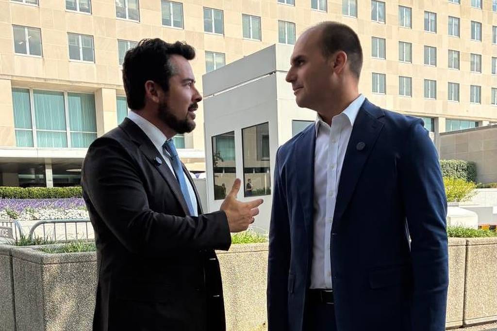 Eduardo Bolsonaro diz ser “dissidente político” e elogia exigência dos EUA