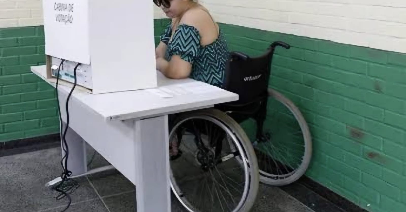 Direitos de acessibilidade no voto: atendimento, urna adaptada e voto assistido