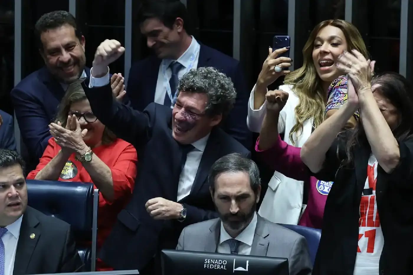 Senado aprova em dois turnos a PEC que encerra a escala 6×1 e reduz jornada de trabalho para 40 horas semanais