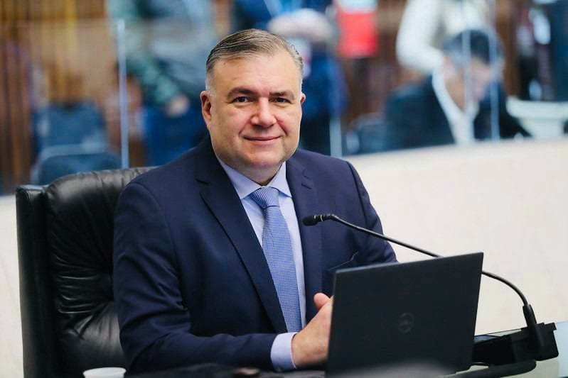 Ney Leprevost admite possibilidade de presidir a Alep e revela bastidores da disputa