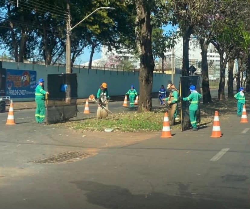 Avenida em Araras é limpa antes de inauguração de comitê eleitoral