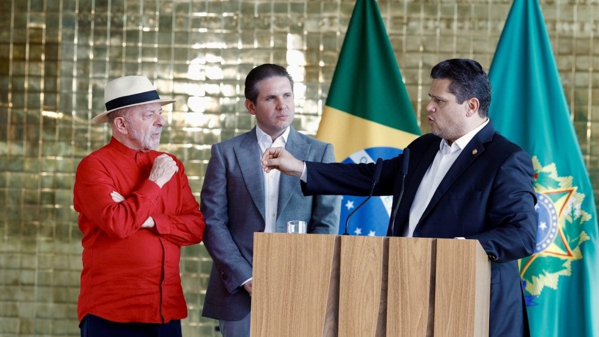 Novo Congresso mais à direita complica reeleição de Motta e Alcolumbre