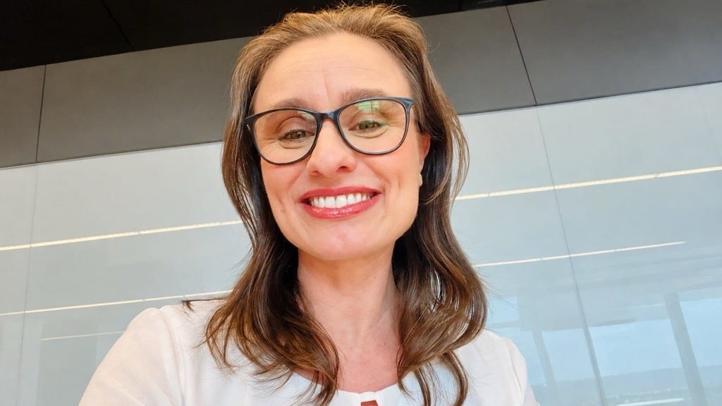 Cansaço e menstruação intensa eram sinais da doença rara que professora levou quase 20 anos para descobrir