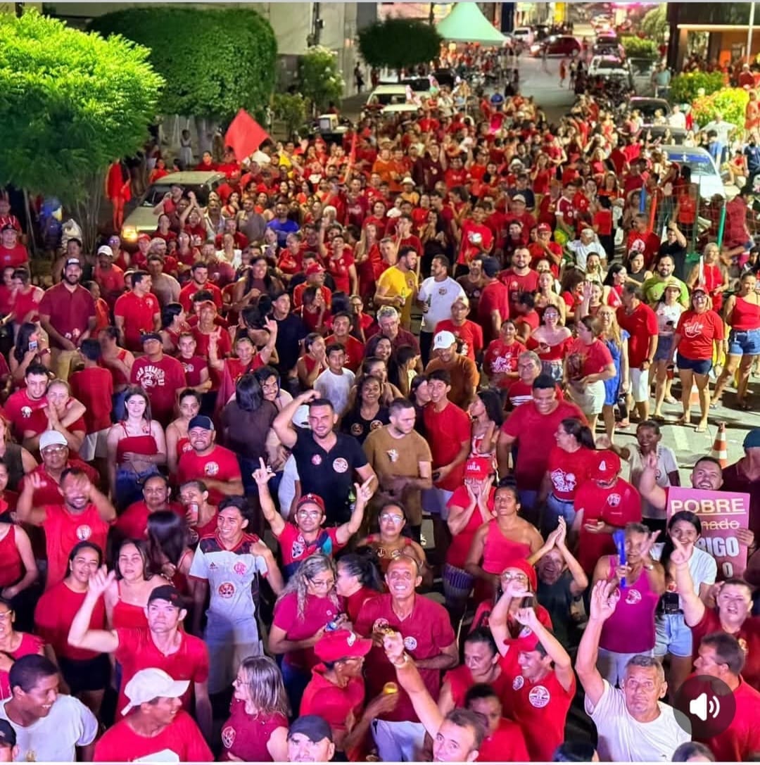 Multidão de gente toma as ruas de Uiraúna em ato pela democracia e pela reeleição do presidente Lula