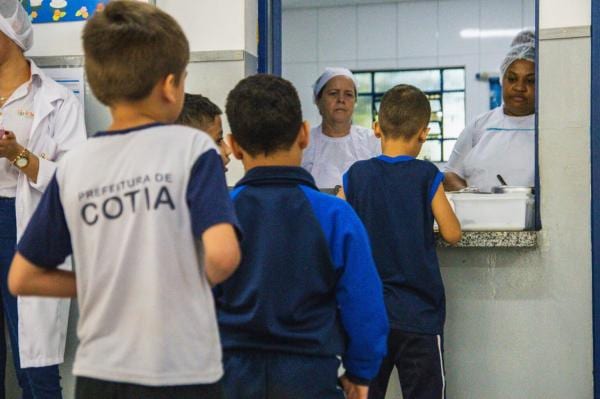 Cotia serve 64.019 refeições por dia nas escolas municipais
