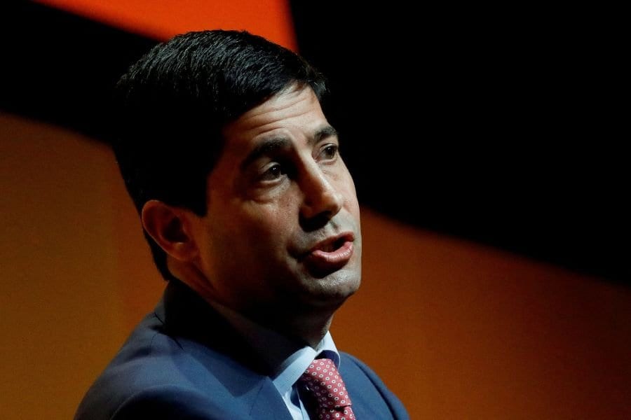 Estreia de Warsh no Fed testa Wall Street após recorde em ações IA