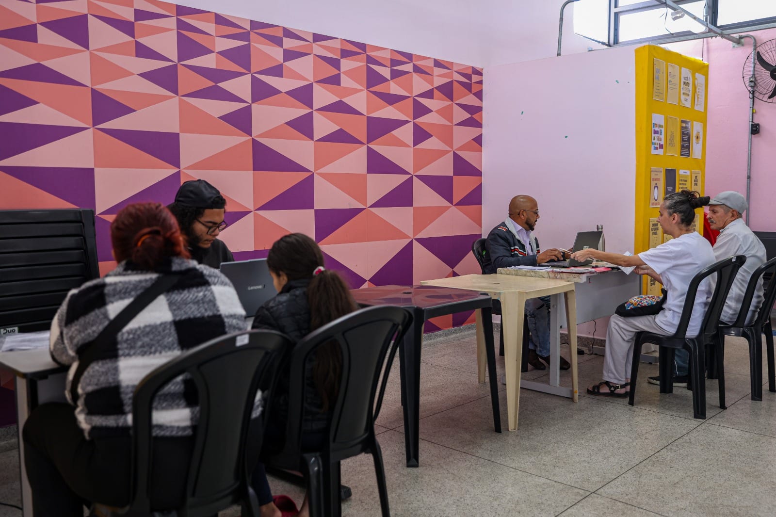 Prefeitura realiza atendimento presencial para cadastro habitacional da Vila Arbame