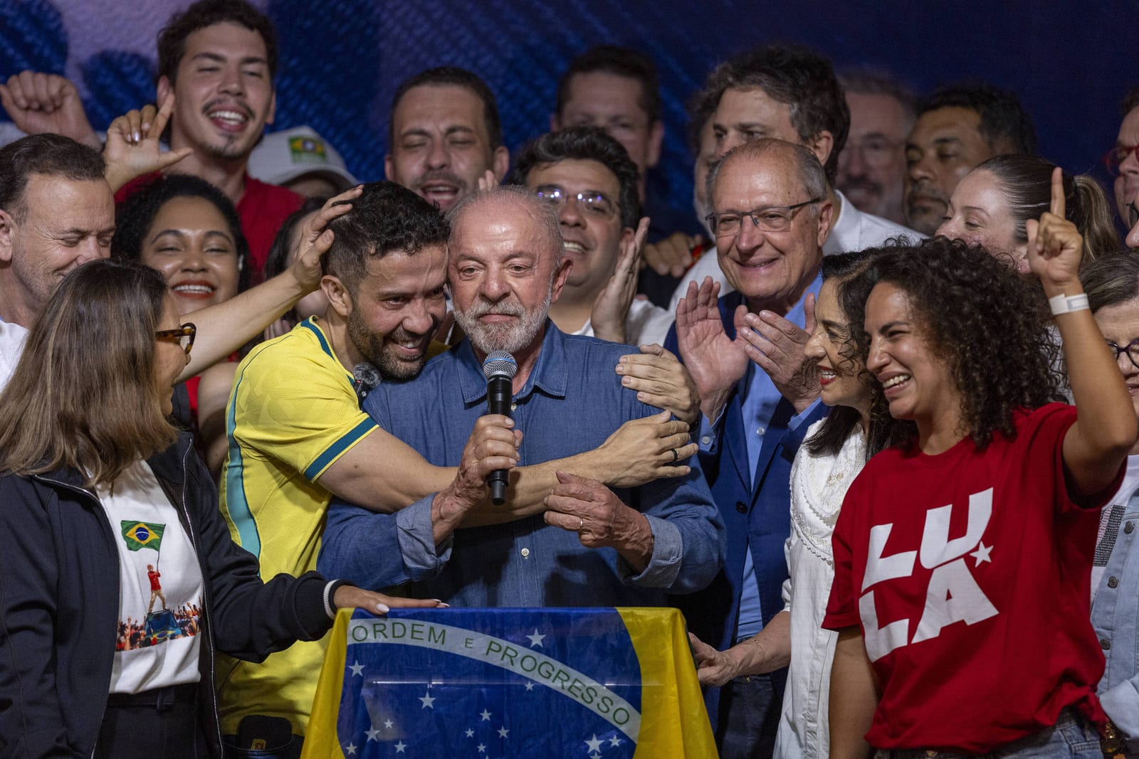 Foto da vitória de Lula tem 'troca de guarda' com 2022; veja quem entrou e quem saiu
