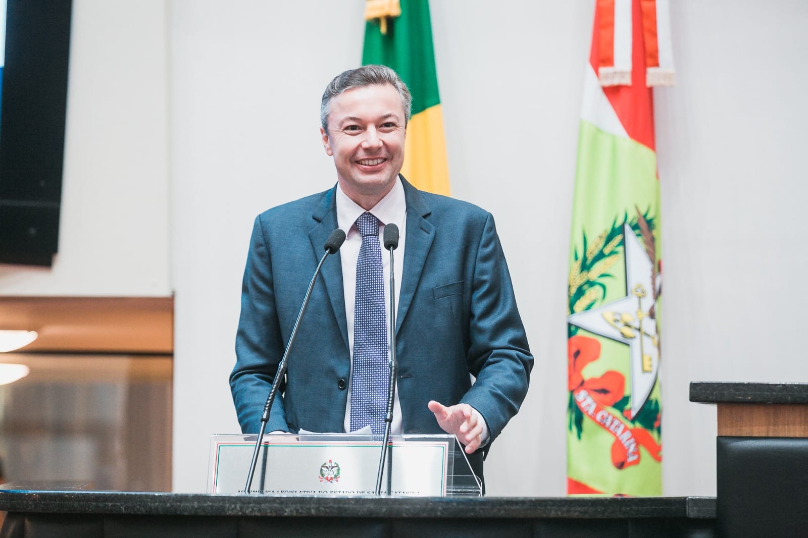 “O imposto que o catarinense paga tem que voltar para os municípios em obras e