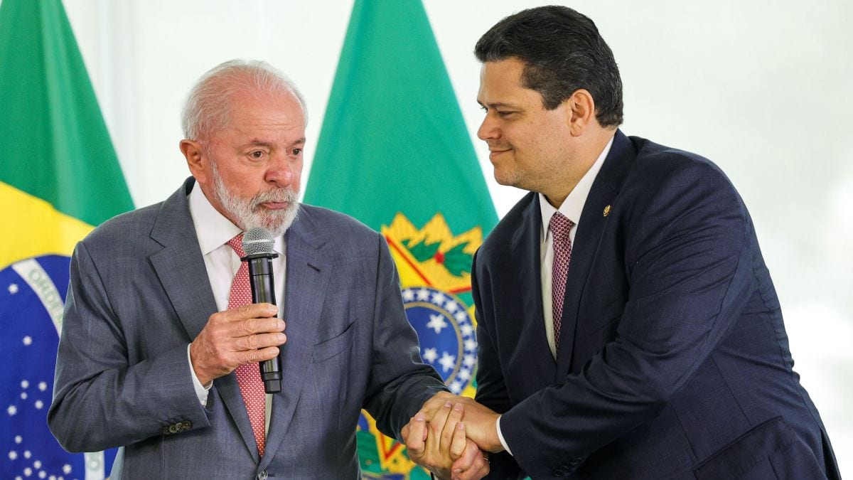 Lula e Davi Alcolumbre negociam apoio e ações eleitorais no Amapá