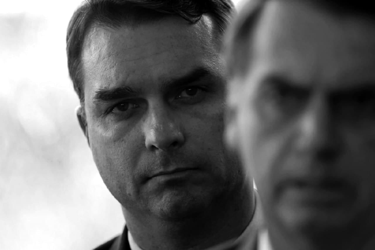 Flávio se declara presidente eleito e ataca o STF em carta
