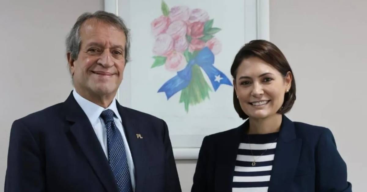O novo papel de Michelle Bolsonaro após a fuga de Flávio