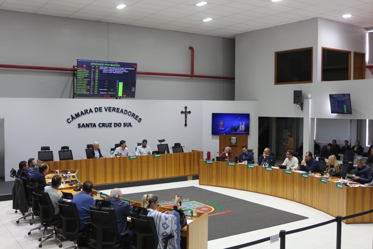 Câmara de Santa Cruz aprova 16 medidas e autoriza contratações e créditos