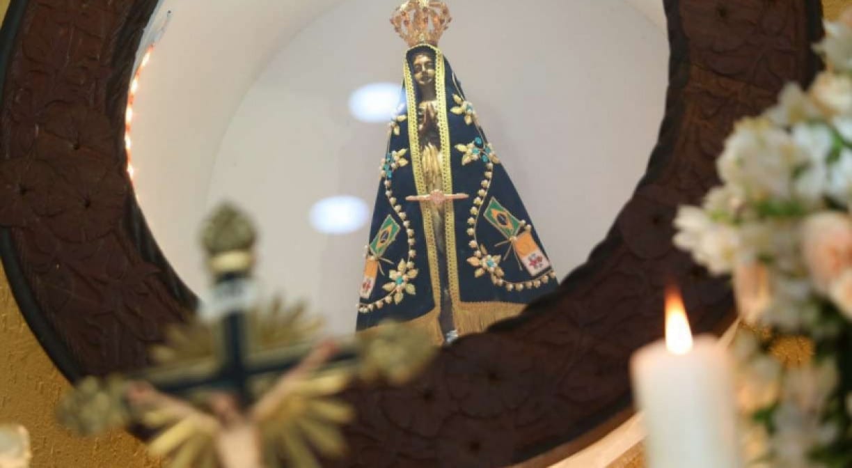 Candidatos usam tema padroeira; arcebispo diz que Evangelho não 'autoriza a odiar'