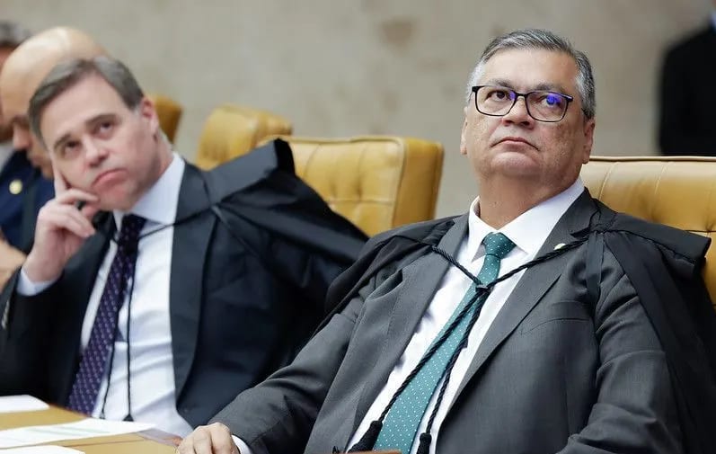 Inquéritos contra Lulinha e investigações sobre a produção do filme “Dark Horse”, que conta a história de Jair Bolsonaro