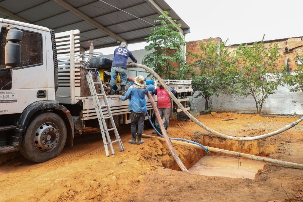Cinco escolas de Várzea Grande ganham poços artesianos para reforçar água