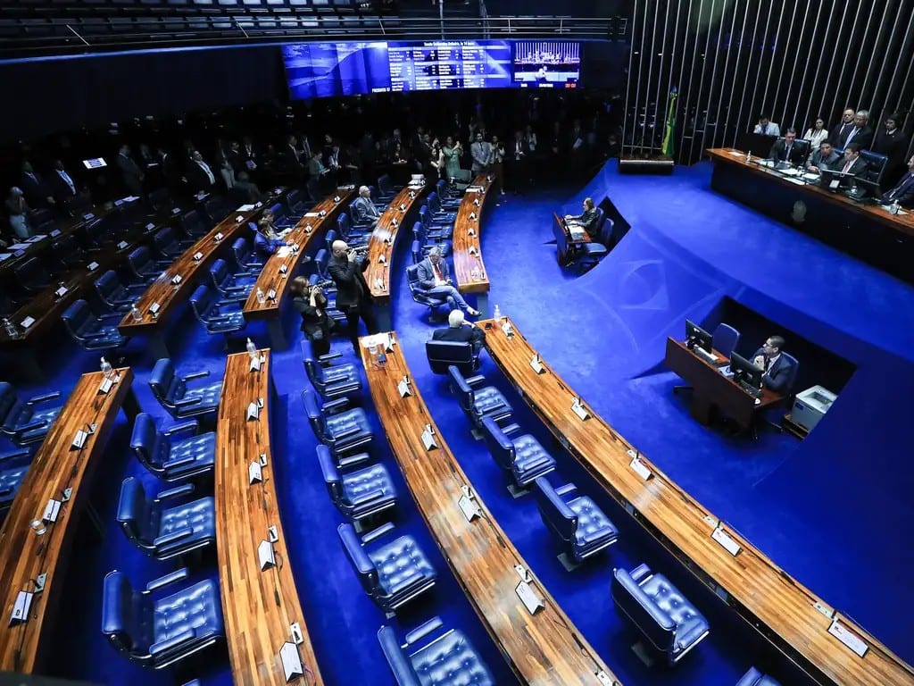 Fim da escala 6x1: o que acontece se o Senado aprovar a proposta? E se rejeitar? Entenda