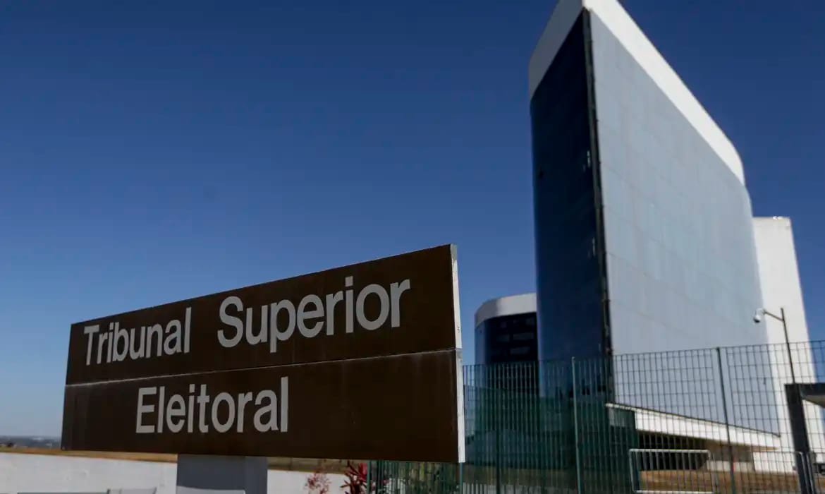 TSE reúne ministros nesta terça para discutir IA e deepfakes nas eleições