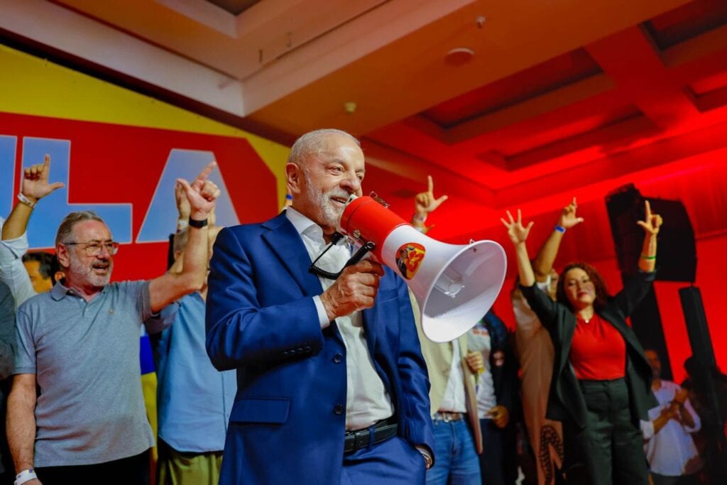 Lula se posiciona como candidato antissistema após primeiro turno das eleições