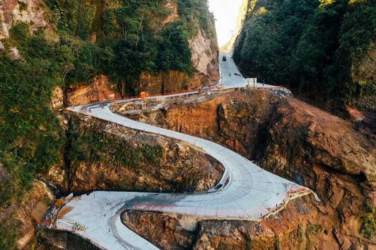SC-370 na Serra do Corvo Branco passa de 80% e terá conclusão até nov.