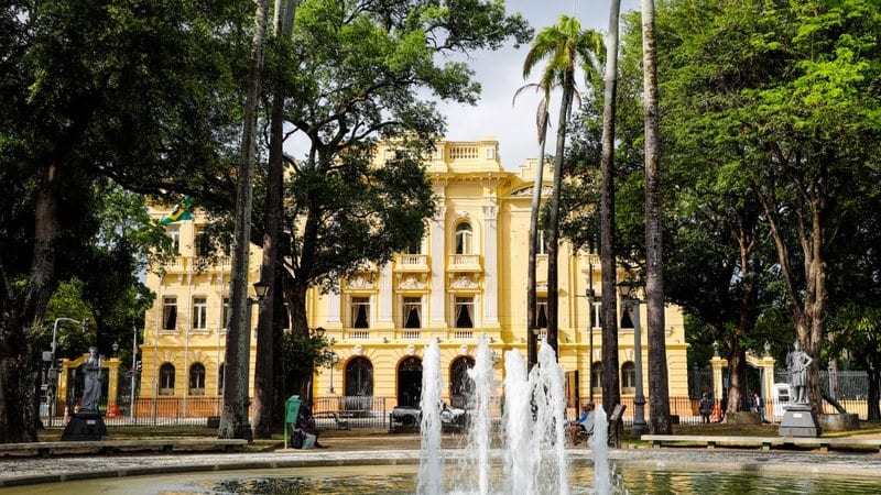 Governo de Pernambuco, Recife e Olinda transferem ponto facultativo do Dia do Servidor e garantem feriadão no fim do mês