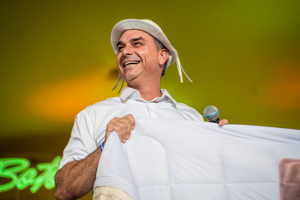 Flávio Bolsonaro confirma apoio a João Roma e Angelo Coronel ao Senado na Bahia