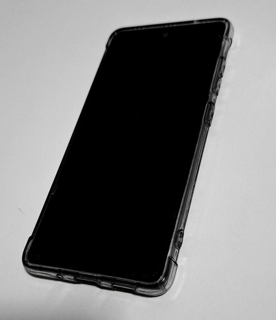 PM prende rapaz que filmou com o celular uma mulher que estava no banheiro de um estabelecimento comercial em Pontal do