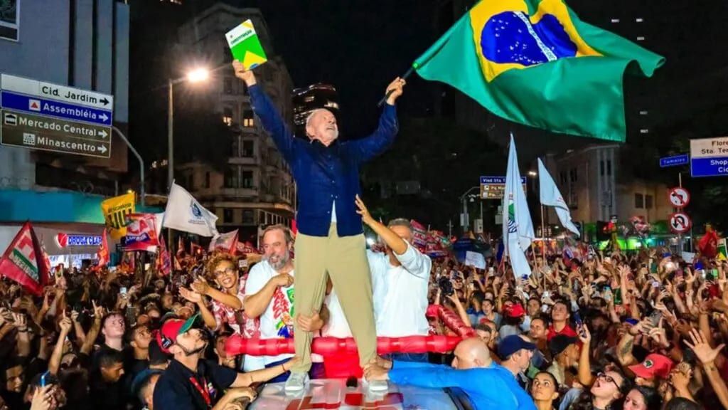 Vitória da democracia: Lula é reeleito com 51,78% dos votos