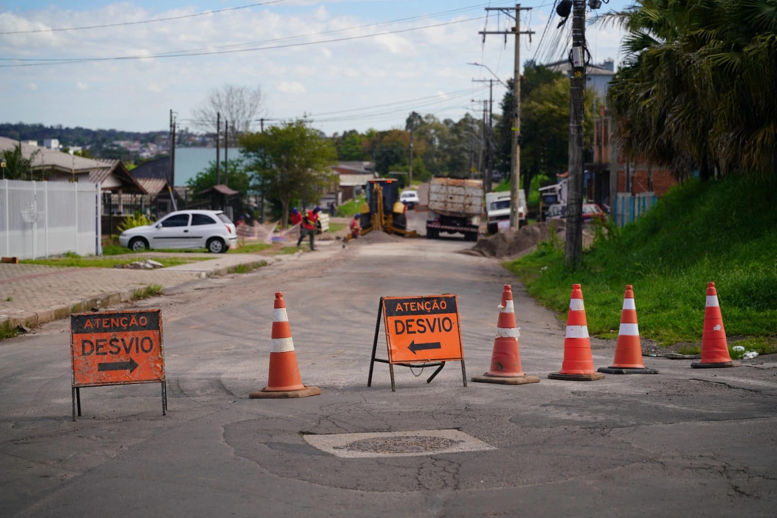 Prefeitura acompanha obra da Corsan na rua Machado de Assis
