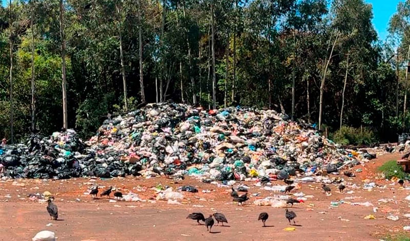 Acúmulo de lixo no transbordo de Assis preocupa vereadores