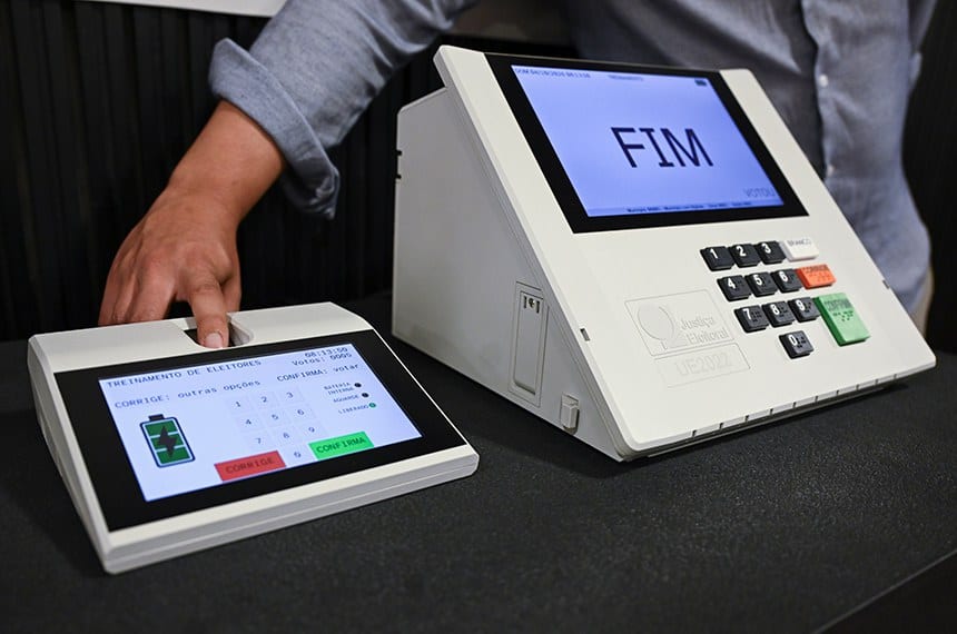 Urnas fechadas não podem ser reabertas e impacto na apuração é incerto, diz advogado eleitoral