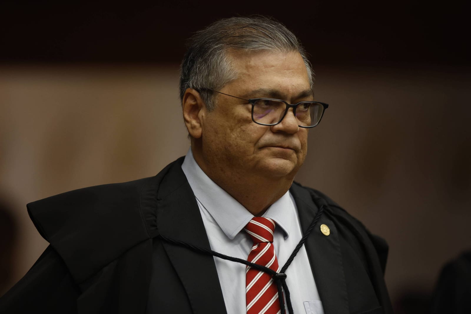 Dino determina PF e CVM investigarem operações do Banco Master com cemitérios de SP