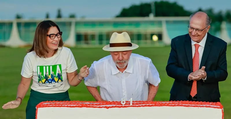 ‘Esse povo deu uma lição aos poderosos’, diz Lula ao comemorar 81 anos