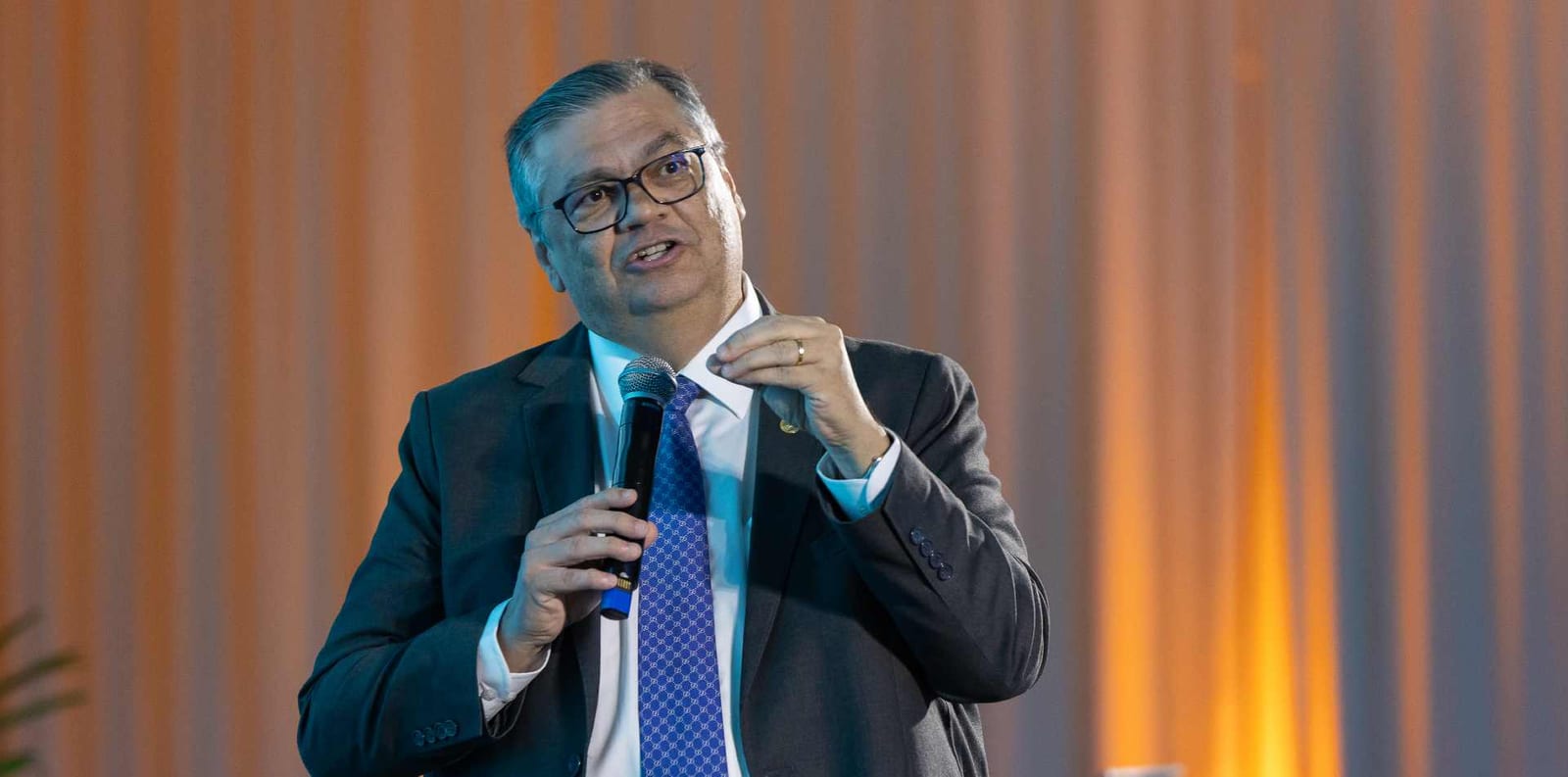 Flávio Dino pede segurança jurídica para atrair investimentos em infraestrutura